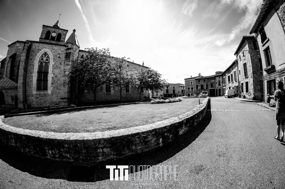 211/365 – Sur la place du village